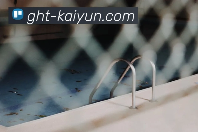 内维尔评英超十大门将：舒梅切尔居首，希曼、范德萨并列第二